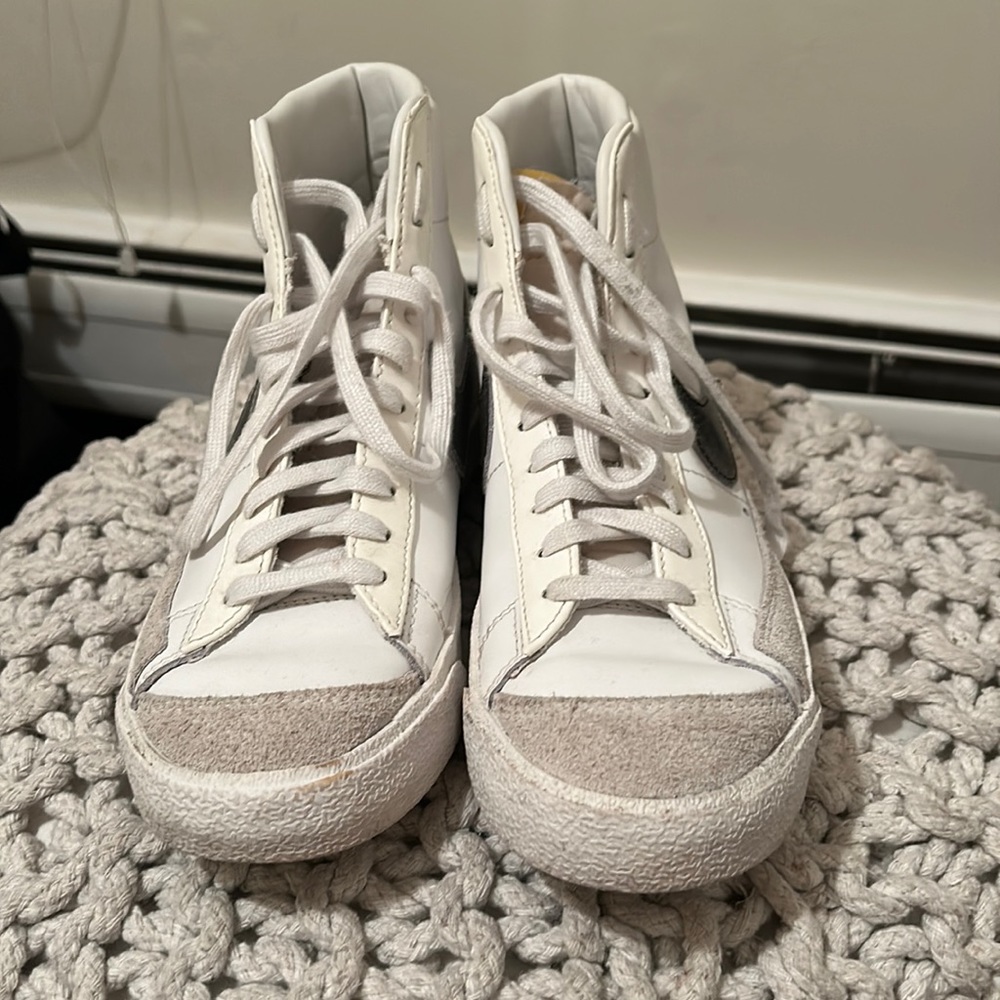 Selling nike blazers